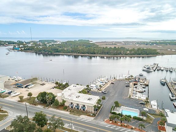 3rd image of 903 NW Avenue A #3