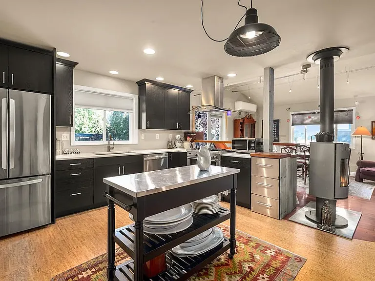 648 Denver St — Photo 11