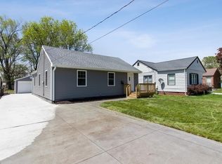 2020 E 23rd St, Des Moines, IA 50317