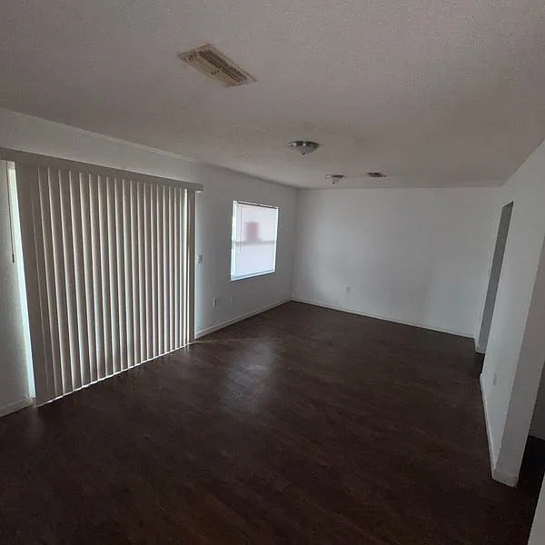 Charming 2 bedroom 1 bathroom condo on first floor — Photo 1