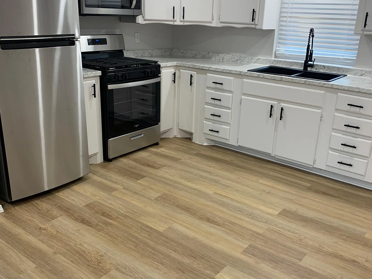 2 bed, 950 sqft, $1,350 — Photo 2