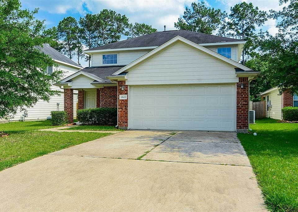 Welcome Home to this gorgeous 2 story 3 bed/2.5 bath home in Cypress! Amazing Curb Appeal!