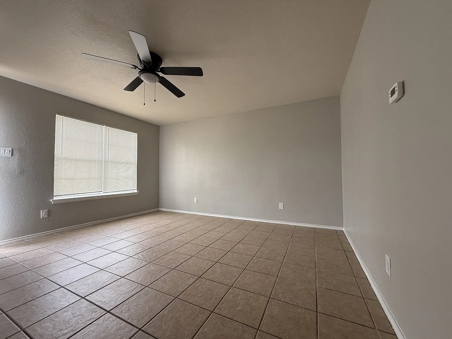 1310 Dugger Cir — Photo 3