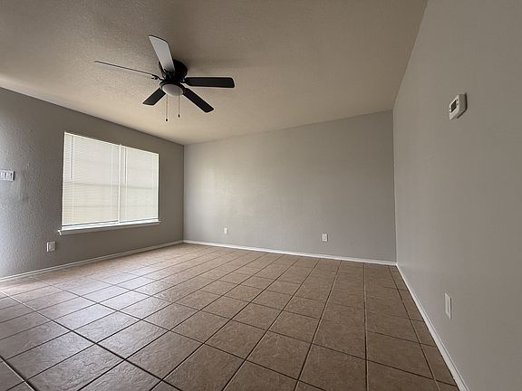 3rd image of 1310 Dugger Cir #A