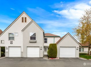 6614 S 239th Pl APT Q105, Kent, WA 98032