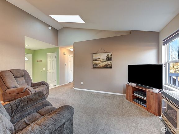 4th image of 8709 15th Street NE