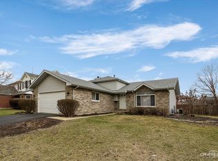 611 Woodchuck Trl, Oswego, IL 60543