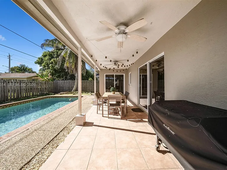 9650 NW 24th St — Photo 13