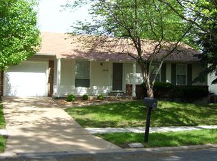 2344 Meadowpark Ct, Maryland Heights, MO