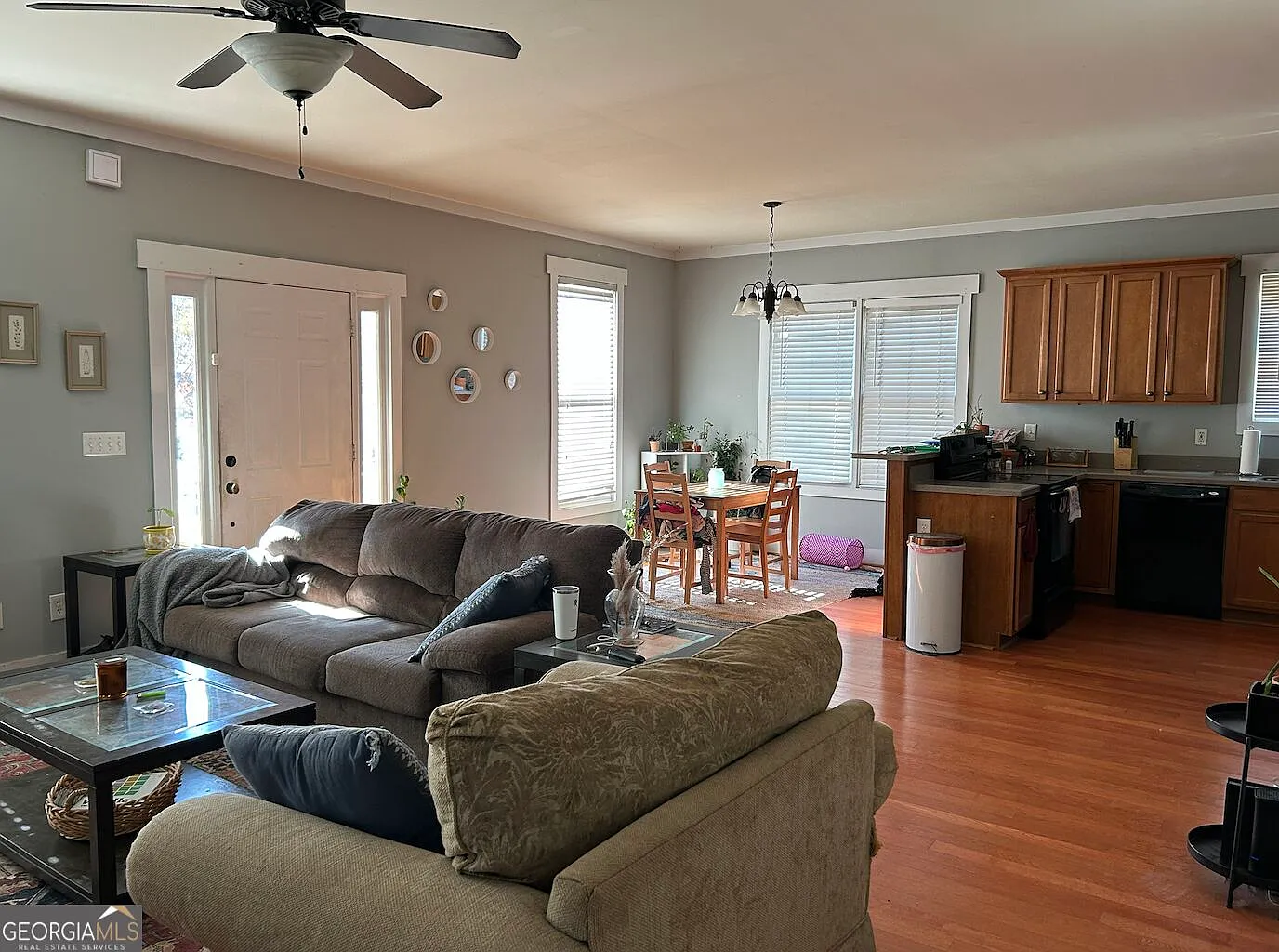 3 bed, 2.5 bath, 1589 sqft, $1,875 — Photo 2
