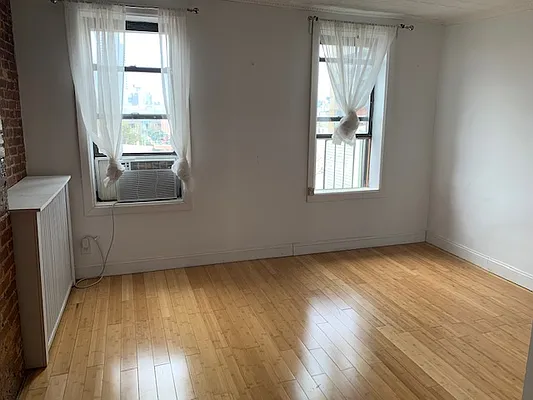 Rented by Premier Metro Realty Corp | media 20