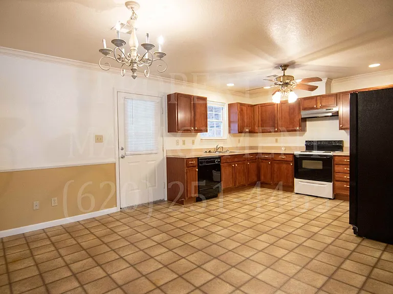 813 Shawnee St — Photo 12