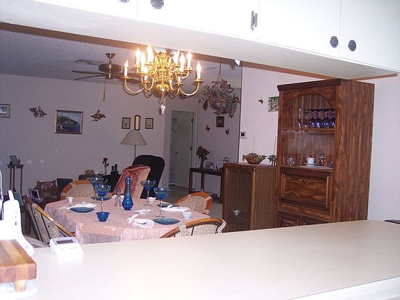 Pass thru to Dining Room