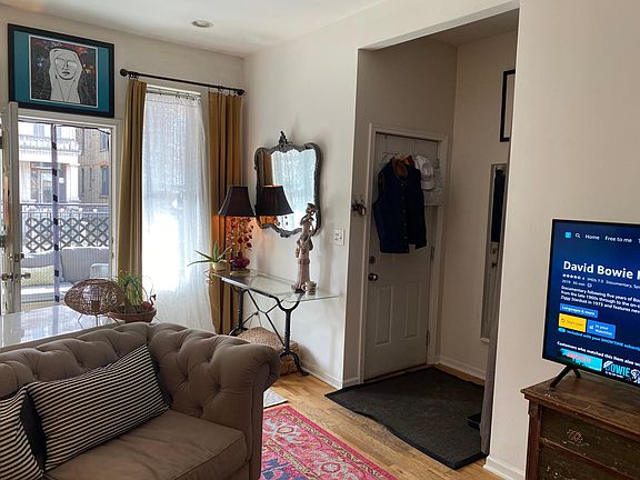 4th image of 2614 W Augusta Blvd