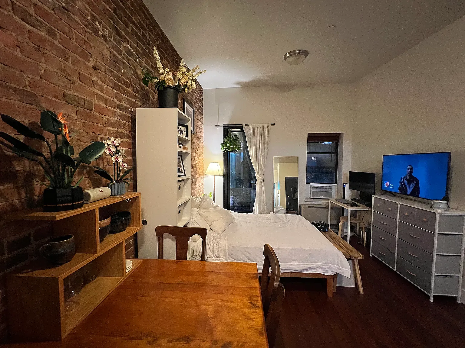 516 East 6th Street — Photo 4