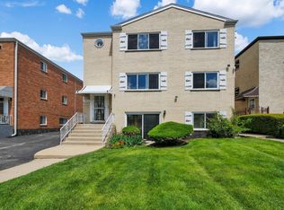 8430 W Oak Ave, Niles, IL 60714