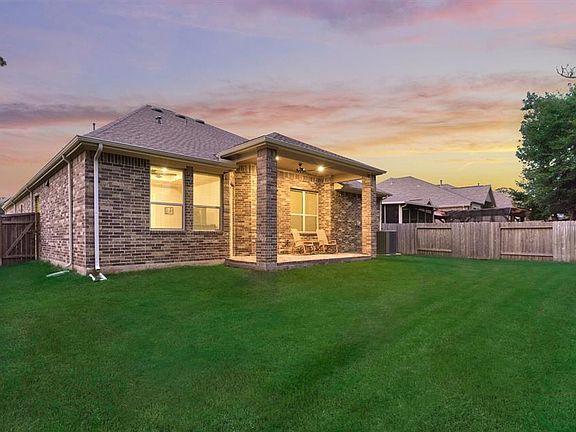 Great sized backyard with enough room for a pool.