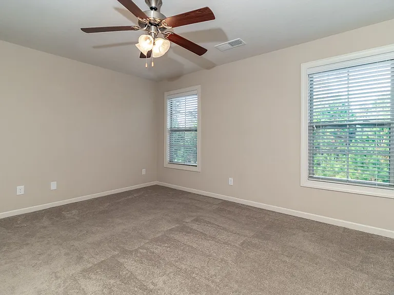 906 Erika Ln — Photo 18
