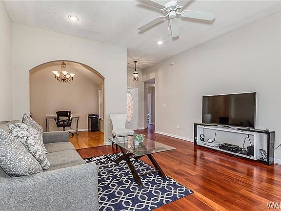 2nd image of 2515 Stardust Dr