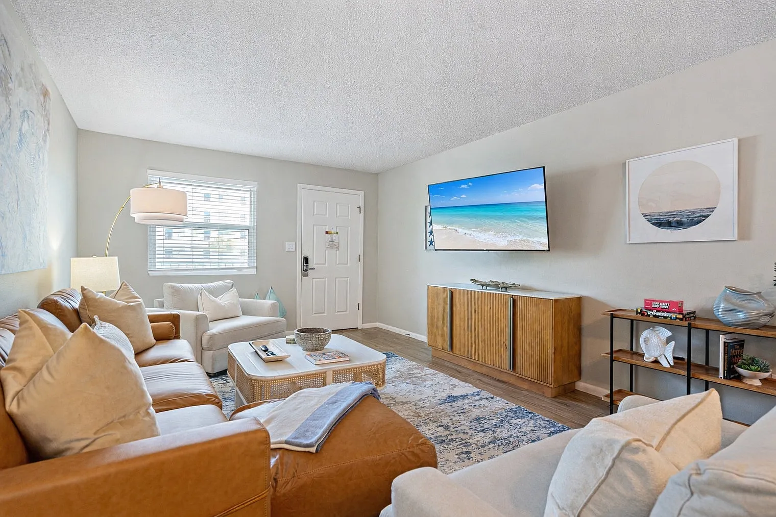 2 bed, 2.0 bath, 7922 sqft, $2,481 — Photo 3