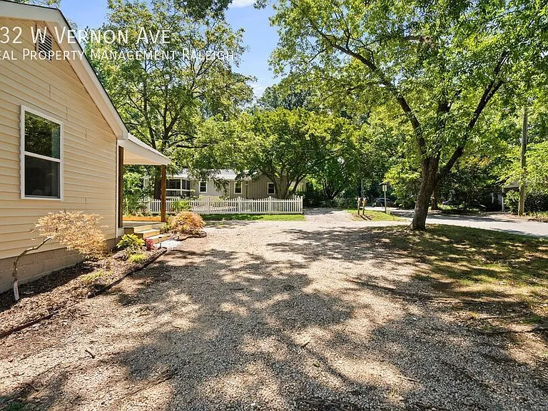 132 W Vernon Ave — Photo 28