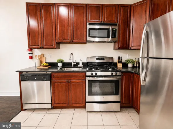 2007 N 17th St, Philadelphia, PA 19121