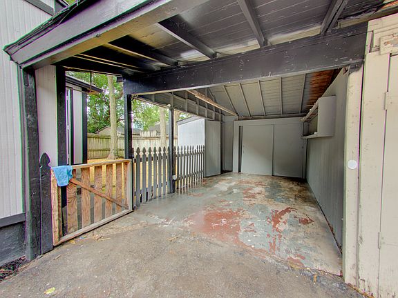 4th image of 114 E Mechanic St