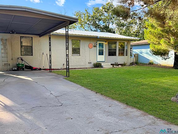3rd image of 907 Alamosa St