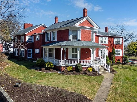 3rd image of 1004 E Beverley St