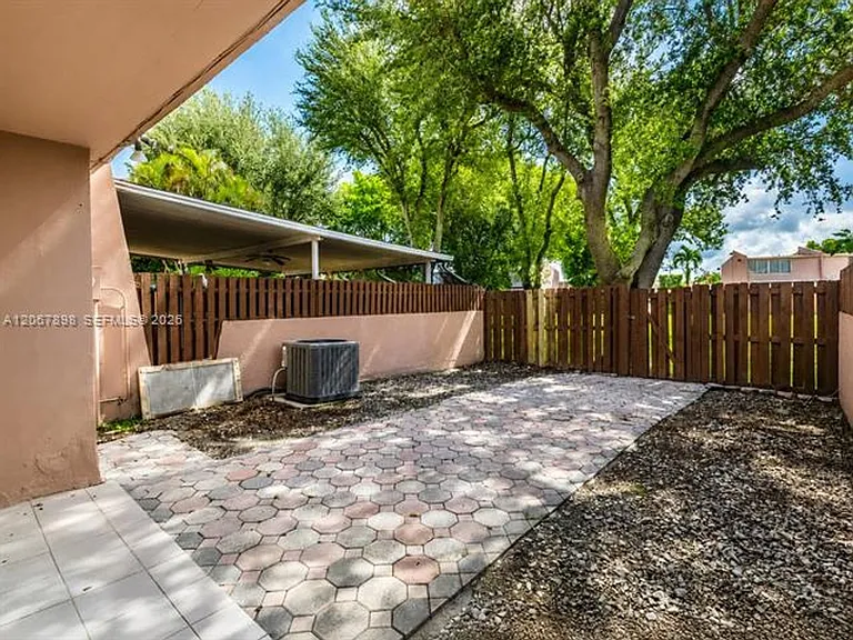 14124 Kendale Lakes Cir #Townhouse 14124 — Photo 18