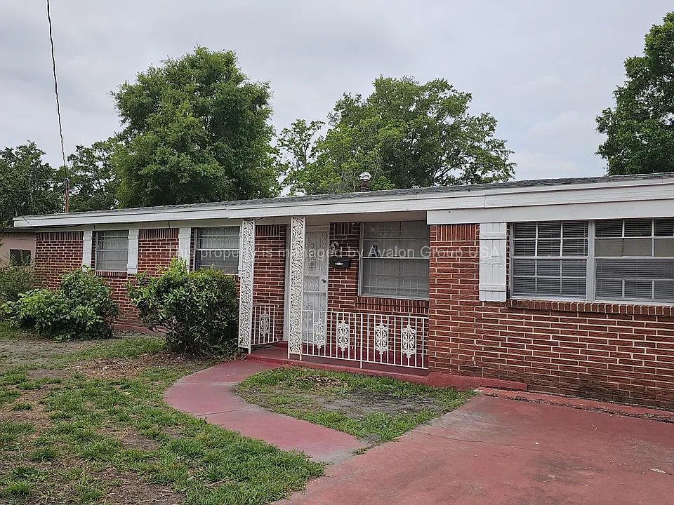 9504 Evesham Rd
