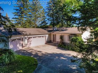 980 Dollar Bay Dr, Lake Orion, MI 48362