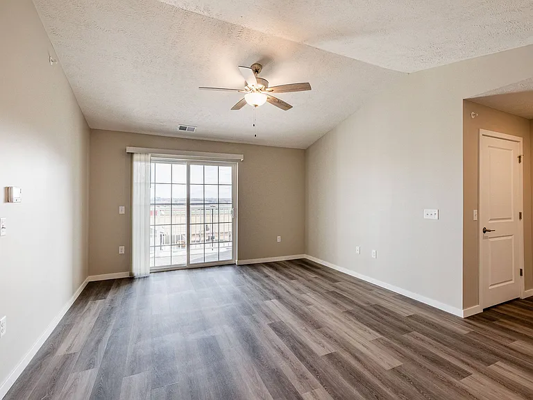 Kings Ridge Apartments — Photo 31