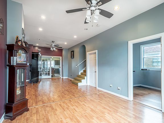 4th image of 3024 East Ave