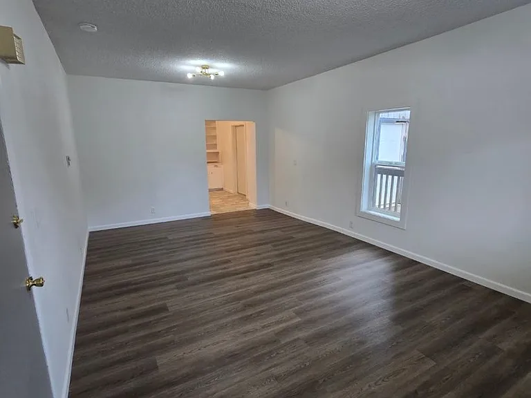 2439 Sherman Ave — Photo 4