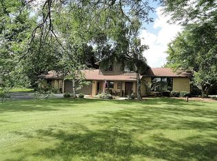 2957 Rolaine Pkwy, Hartford, WI 53027