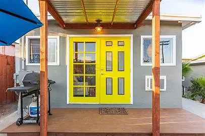 Island-2766 - 2766 A The Yellow Door — Photo 2