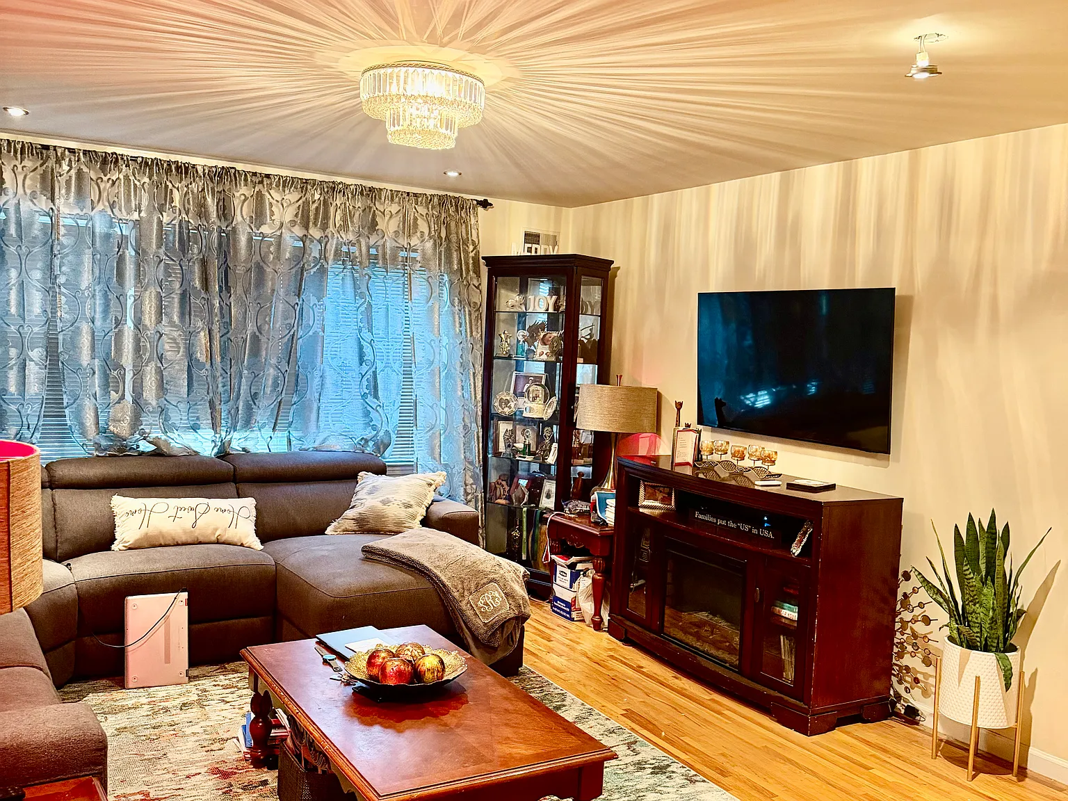 3 bed, 1340 sqft, $2,400 — Photo 3