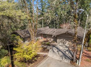1933 Indian Trl, Lake Oswego, OR