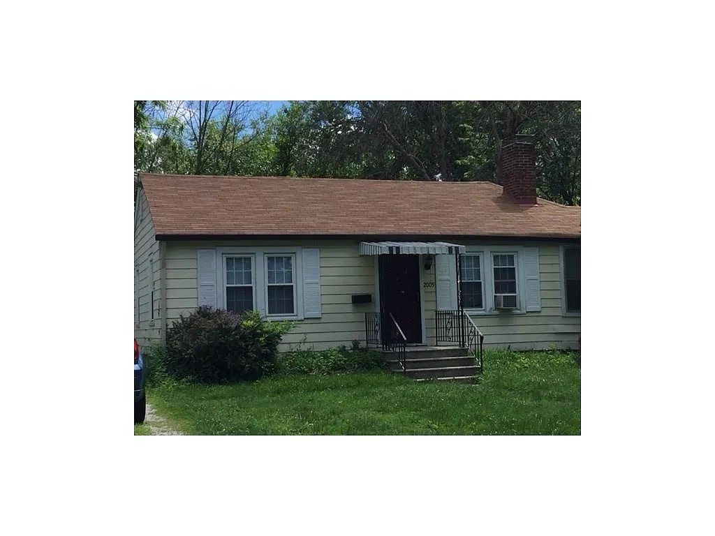 2902 Denison St photo 1