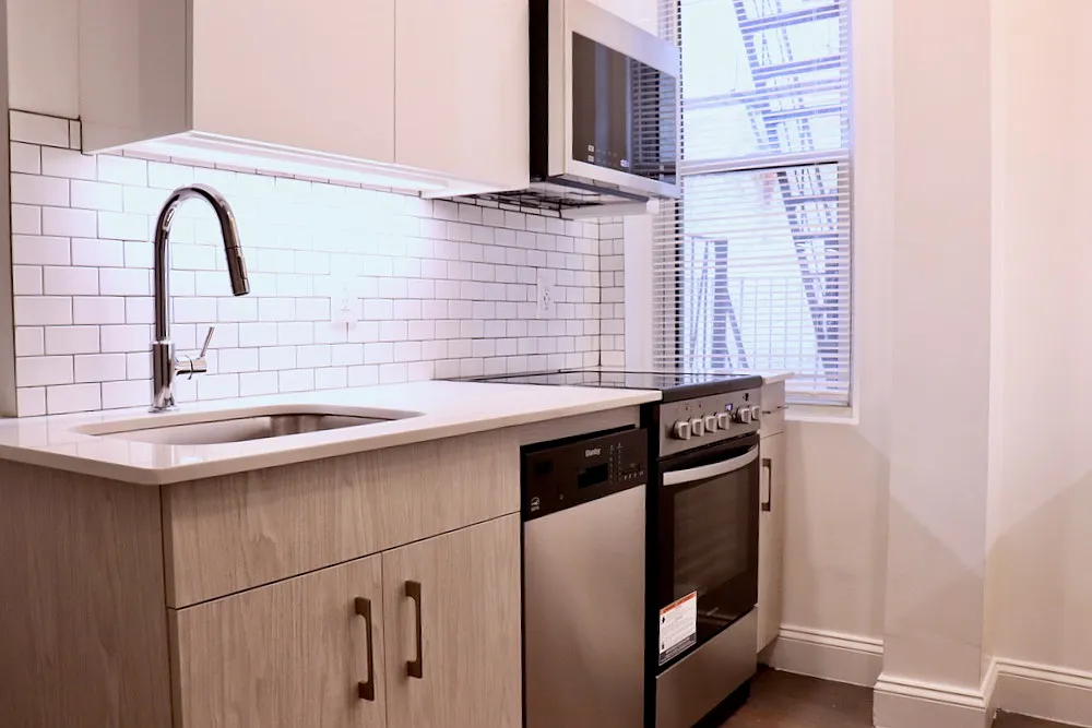 1 bed, 550 sqft, $2,700 — Photo 3