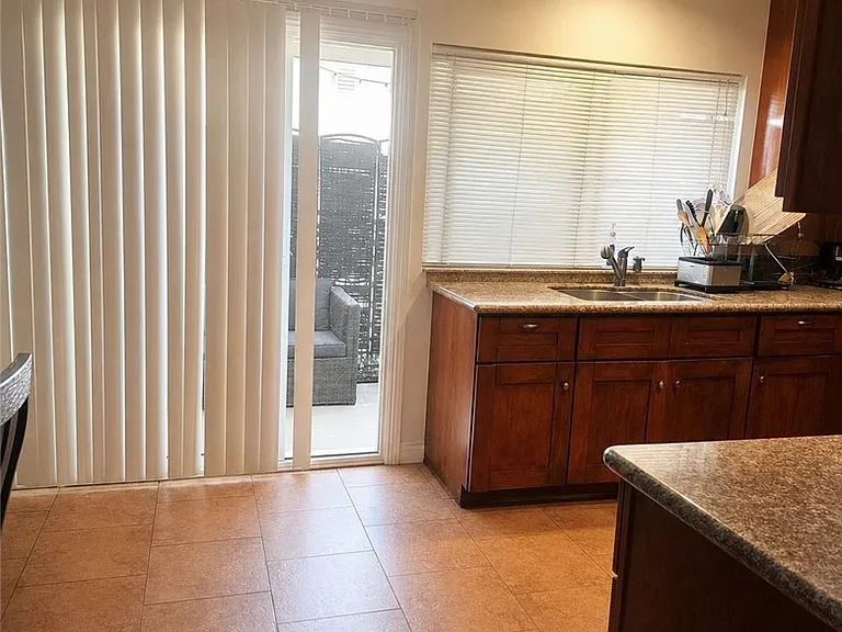 2546 E Park Ln #C — Photo 3