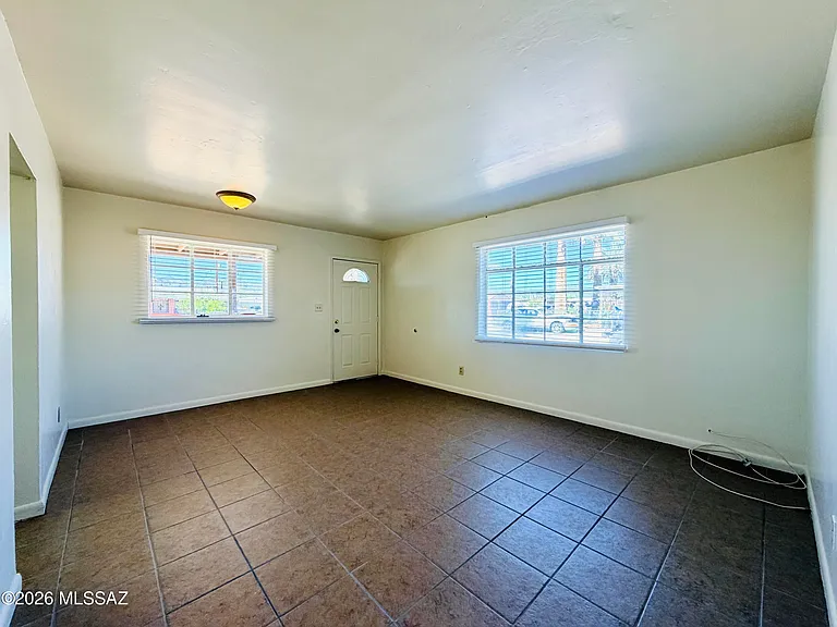 4502 E 18th St — Photo 3