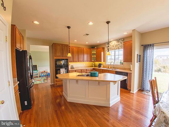 5th image of 3810 Rolling Hills Dr