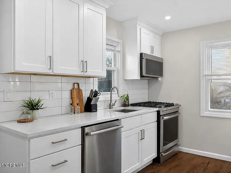 5 Lois Ave — Photo 20