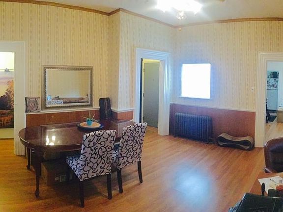 Dining Room - Ample Room for Gatherings