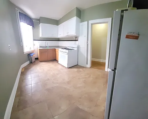 Rented by Metro Park Realty Inc | media 4