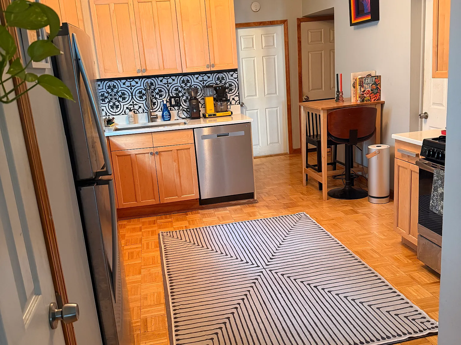 2 bed, 900 sqft, $2,565 — Photo 3