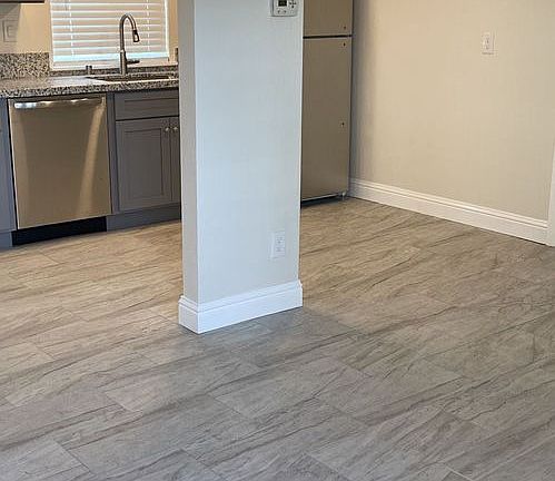 2nd image of 205 N Mariposa St #204
