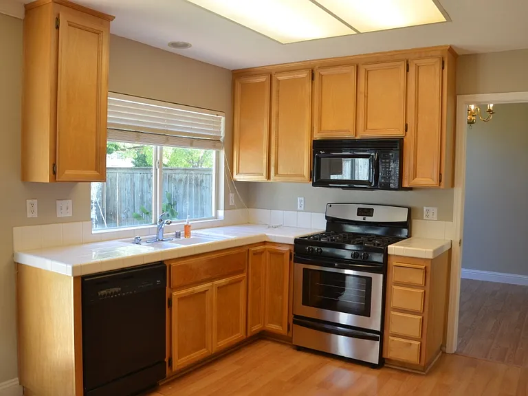 845 Shelborne Dr — Photo 3